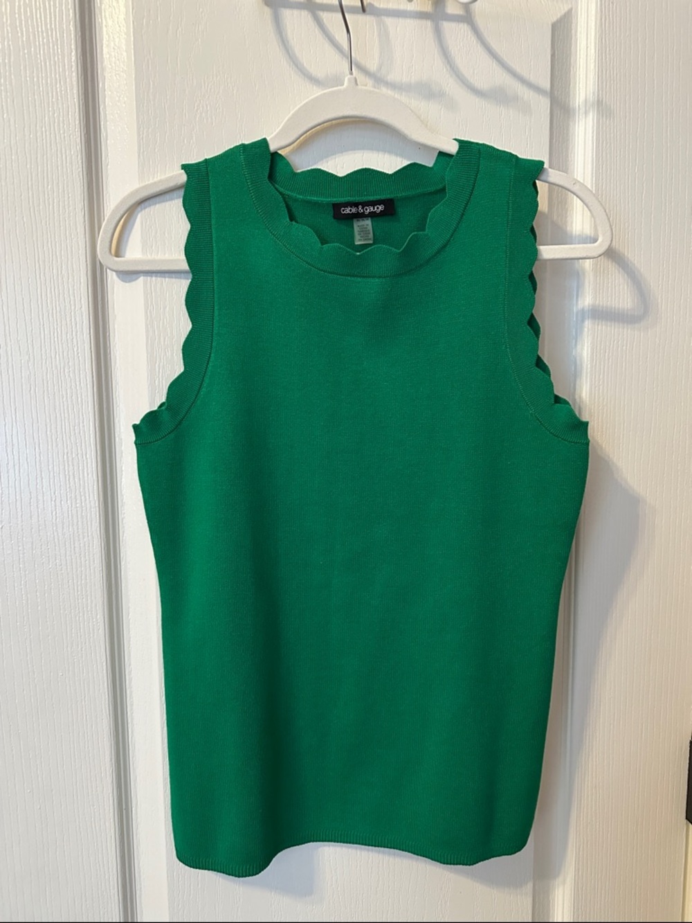 Cable & Gauge Emerald Green Scalloped Sleeve Knit Tank
